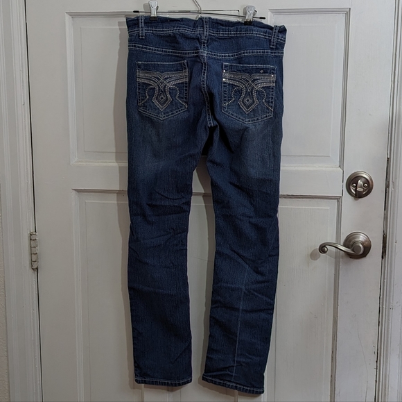 Karen T. Embellished Pocket Jeans - Picture 4 of 7